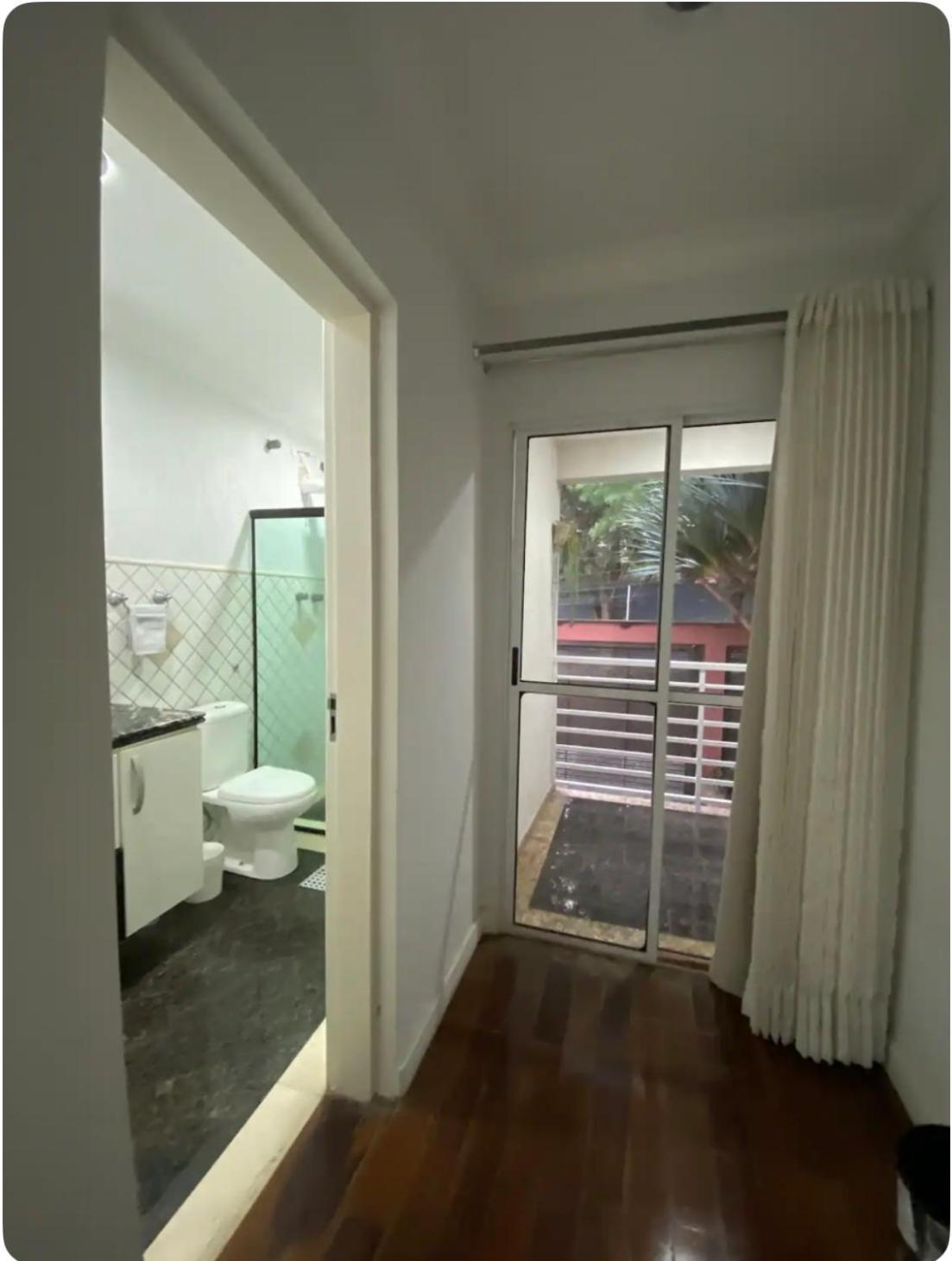 Ampla E Confortavel Quarto em Acomodações Particulares *